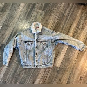 Vintage Levi’s Acid Wash Sherpa Lined Denim Truckers Jacket Men’s L Made in USA.